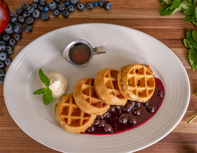 Weekend Brunch at Pinstripes