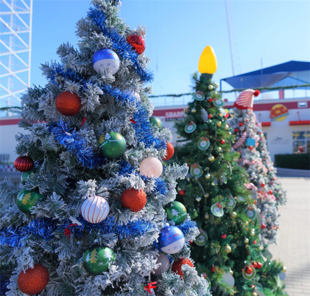 Fun Spot America HUGE Christmas