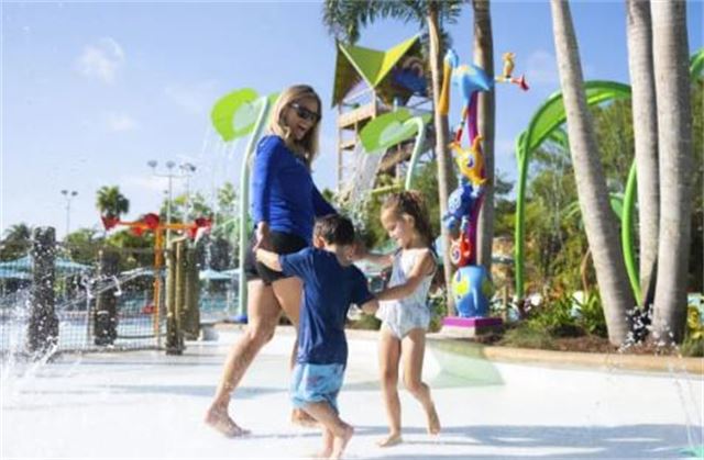 The Ultimate Playdate at Aquatica Orlando